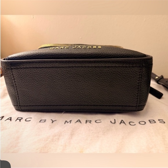 Marc Jacobs The Groove mini messenger Crossbody Bag Black in Gold Accents - Picture 8 of 8
